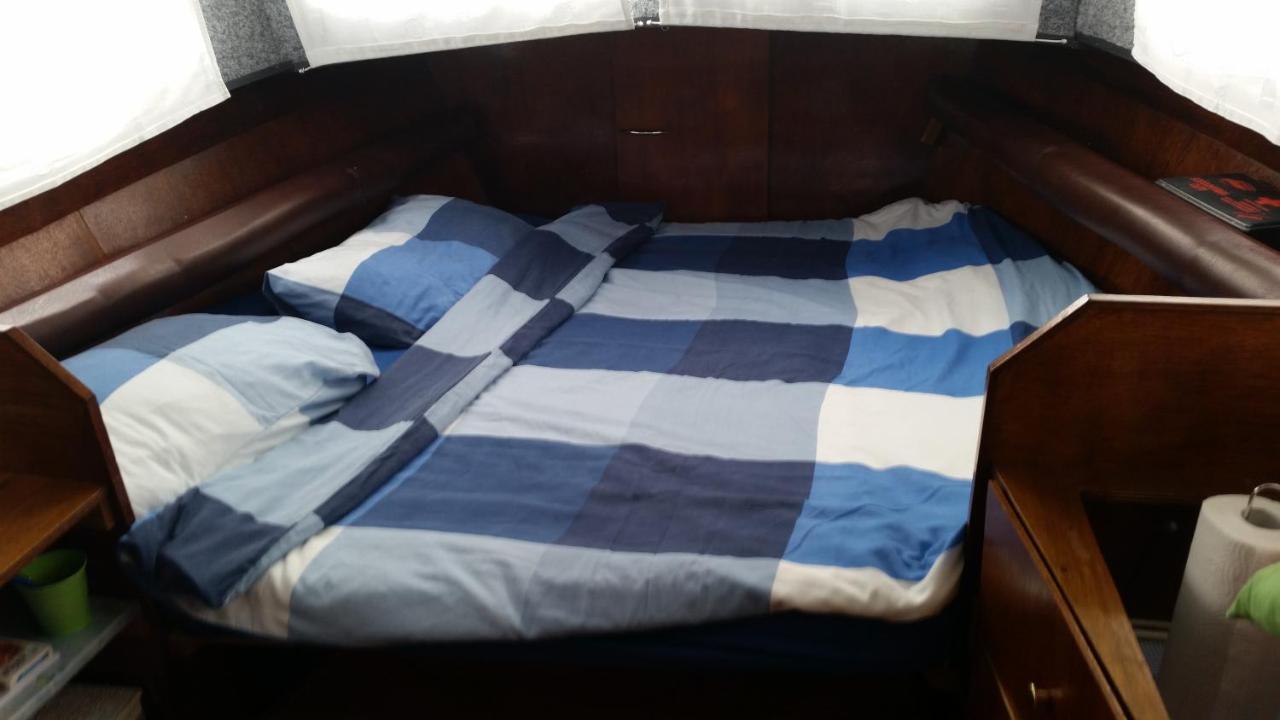 Boat Ella - Kamperen Op Het Water -Niet Om Mee Te Varen -Read Host Profile-Lees Hostprofiel Jutrijp Kültér fotó