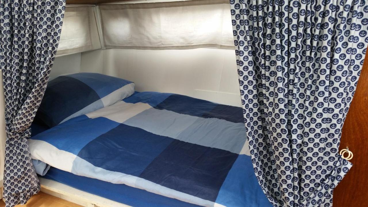 Boat Ella - Kamperen Op Het Water -Niet Om Mee Te Varen -Read Host Profile-Lees Hostprofiel Jutrijp Kültér fotó