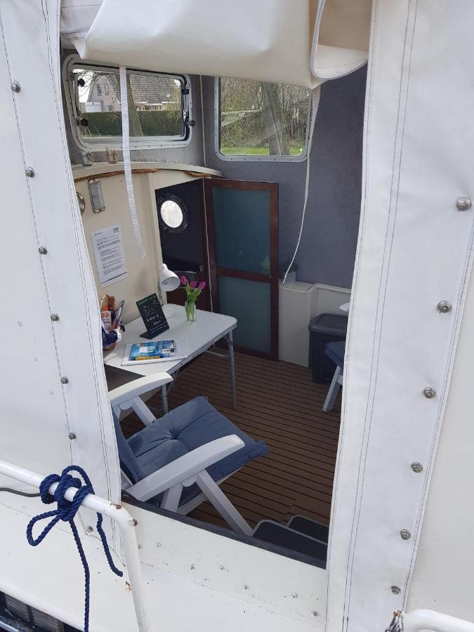 Boat Ella - Kamperen Op Het Water -Niet Om Mee Te Varen -Read Host Profile-Lees Hostprofiel Jutrijp Kültér fotó