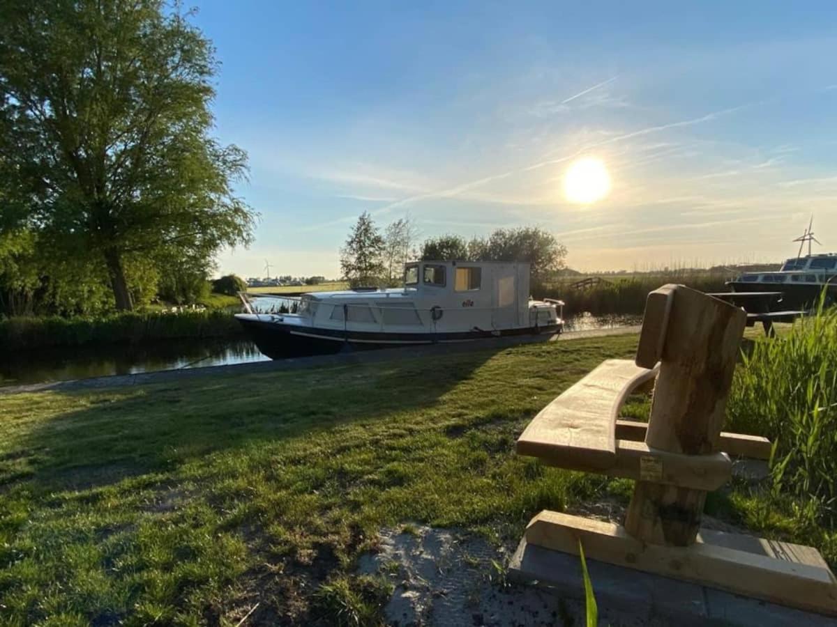 Boat Ella - Kamperen Op Het Water -Niet Om Mee Te Varen -Read Host Profile-Lees Hostprofiel Jutrijp Kültér fotó