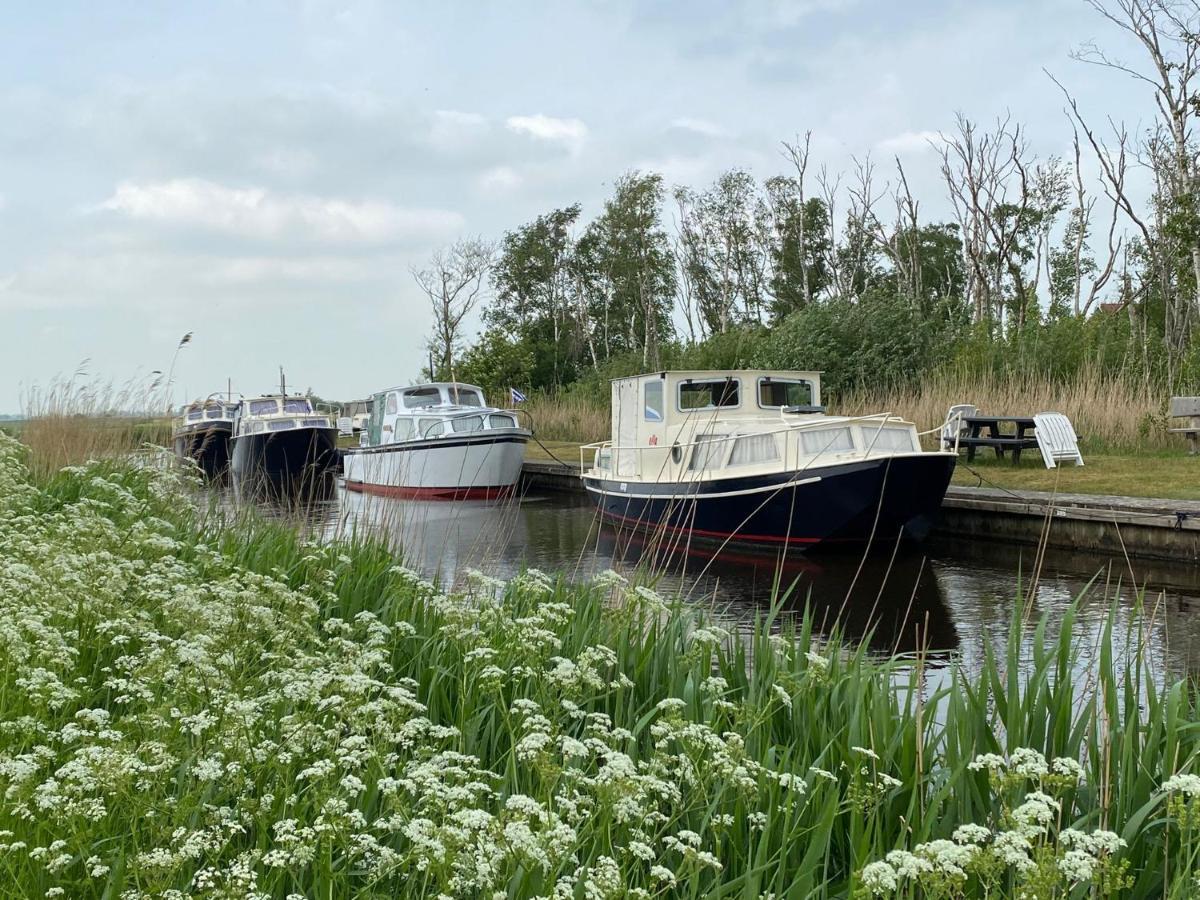 Boat Ella - Kamperen Op Het Water -Niet Om Mee Te Varen -Read Host Profile-Lees Hostprofiel Jutrijp Kültér fotó